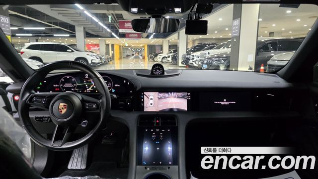 Porsche Taycan 2023 — photo 9