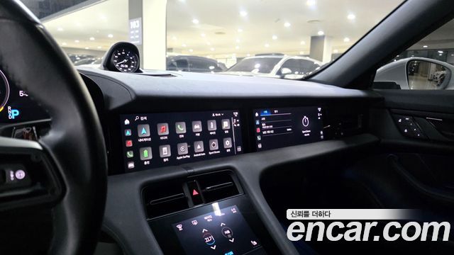 Porsche Taycan 2023 — photo 13