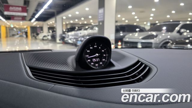 Porsche Taycan 2023 — photo 14