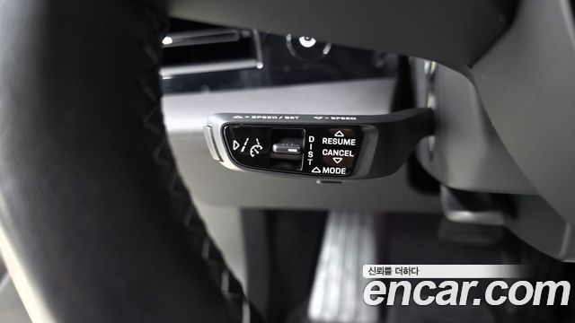 Porsche Taycan 2023 — photo 16