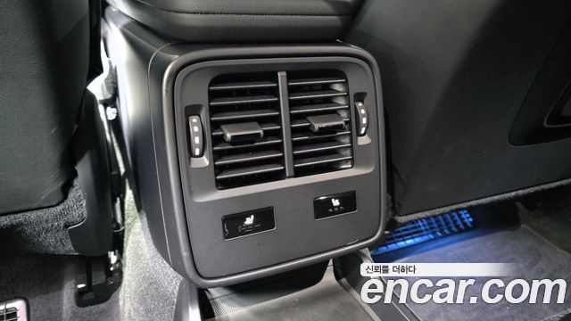 Porsche Taycan 2023 — photo 17