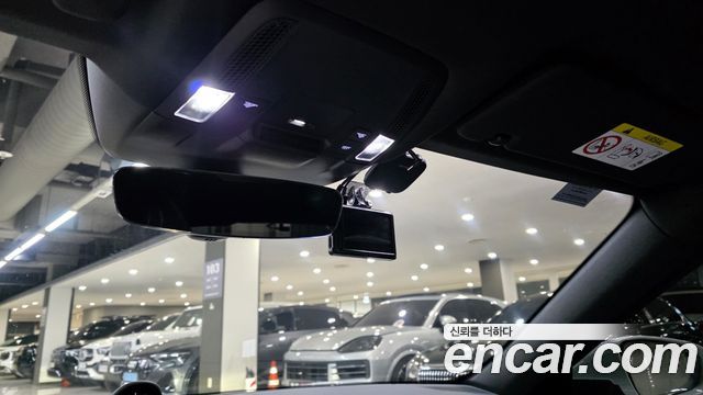 Porsche Taycan 2023 — photo 18