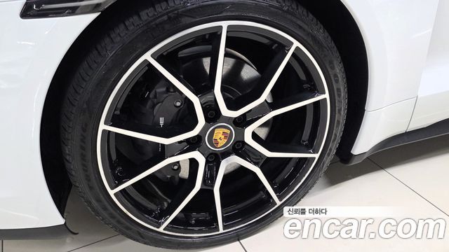 Porsche Taycan 2023 — photo 19