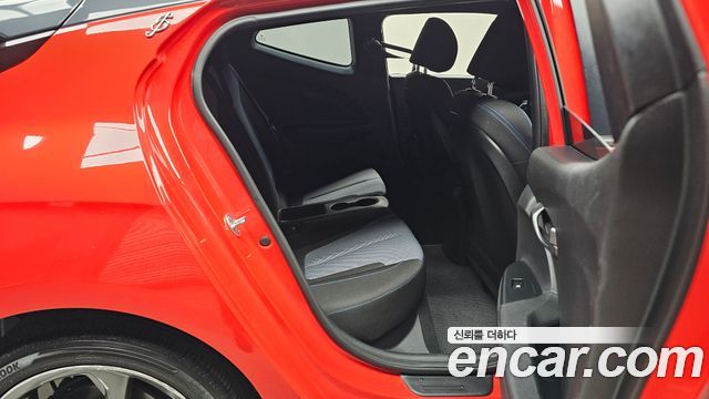 Hyundai Veloster 2018 — photo 17