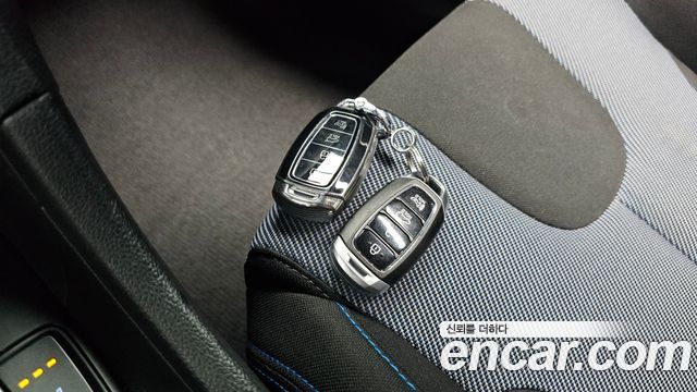 Hyundai Veloster 2018 — photo 21
