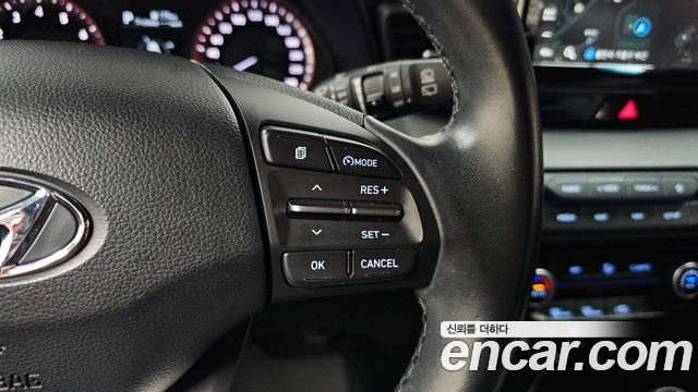 Hyundai Veloster 2018 — photo 22