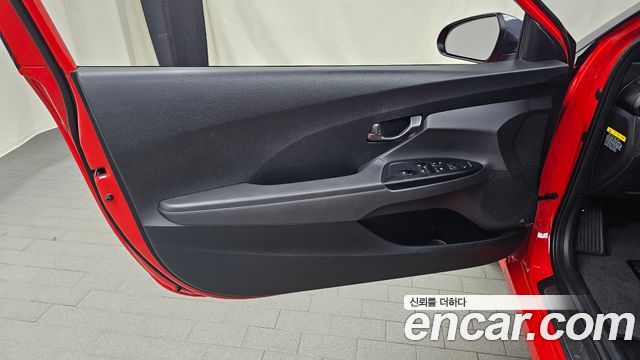 Hyundai Veloster 2018 — photo 25