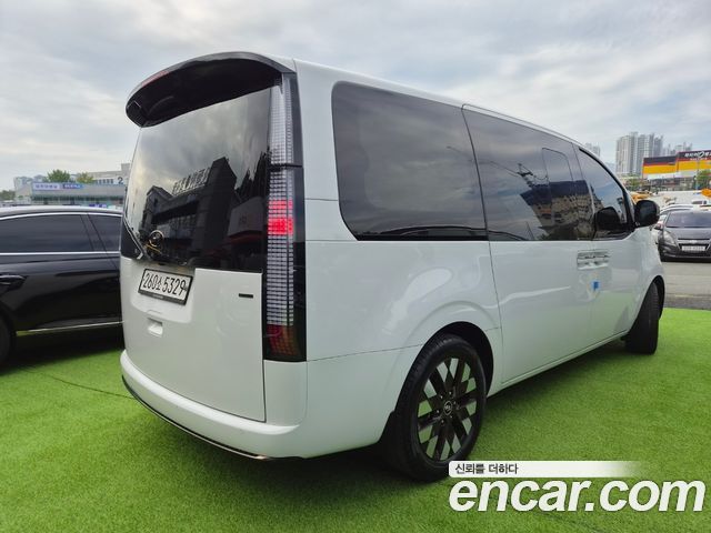 Hyundai Staria 2023 — photo 3