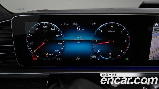 Mercedes-Benz GLE-Class 2022 — photo 11