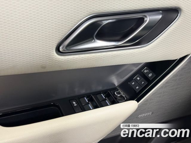 Land Rover Range Rover Velar 2018 — photo 13