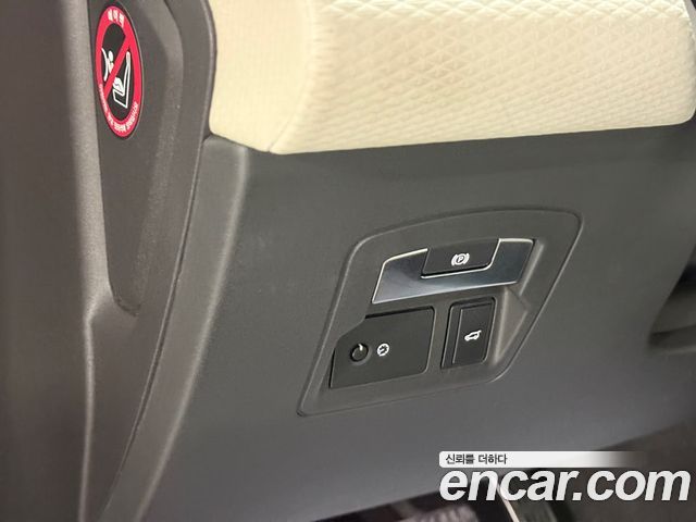 Land Rover Range Rover Velar 2018 — photo 14