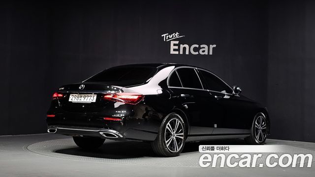 Mercedes-Benz E-Class 2022 — photo 2