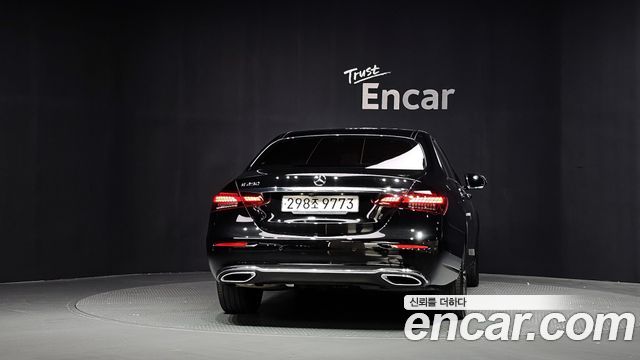 Mercedes-Benz E-Class 2022 — photo 4