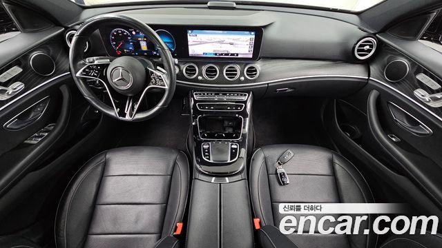 Mercedes-Benz E-Class 2022 — photo 7