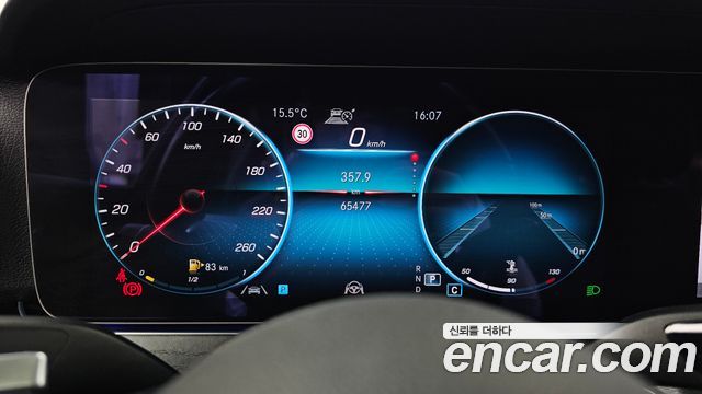 Mercedes-Benz E-Class 2022 — photo 8