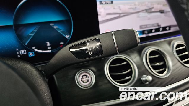 Mercedes-Benz E-Class 2022 — photo 9