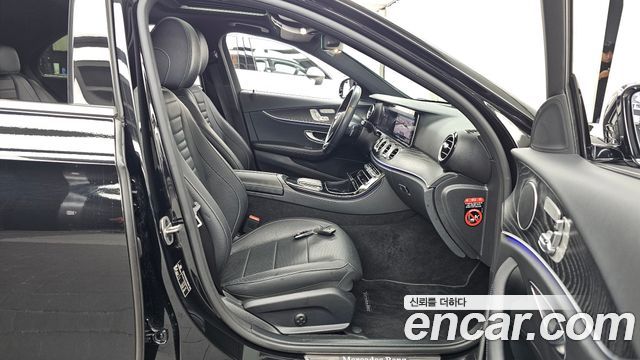 Mercedes-Benz E-Class 2022 — photo 11