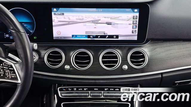 Mercedes-Benz E-Class 2022 — photo 14