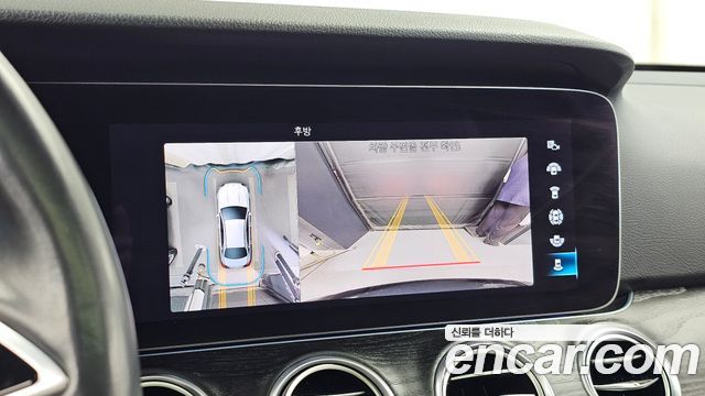 Mercedes-Benz E-Class 2022 — photo 15
