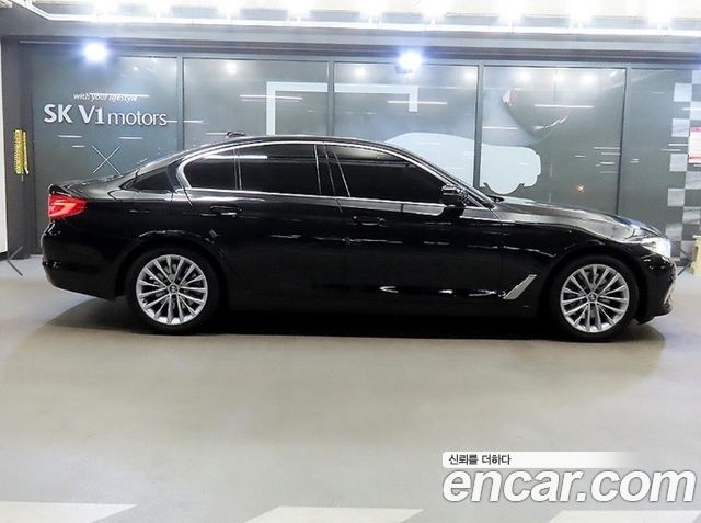 BMW 5-Series 2019 — photo 3