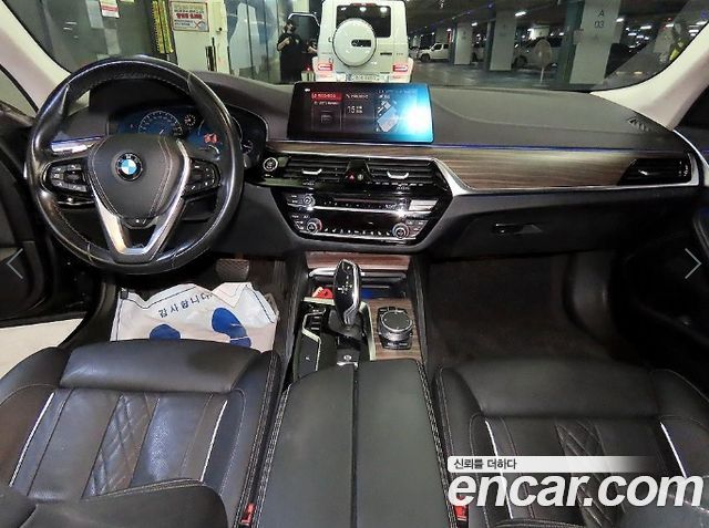BMW 5-Series 2019 — photo 10
