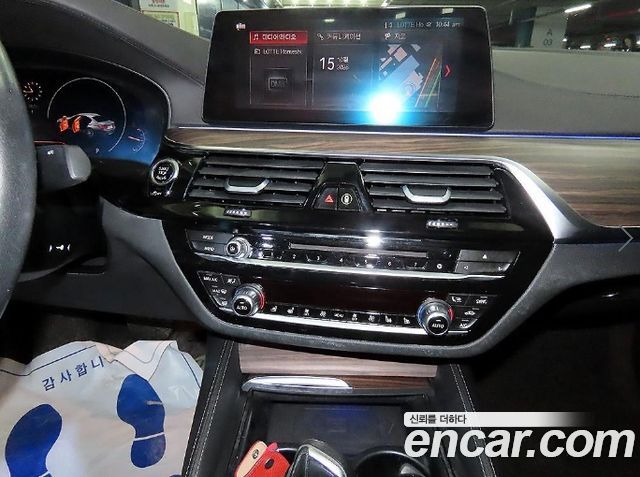 BMW 5-Series 2019 — photo 11