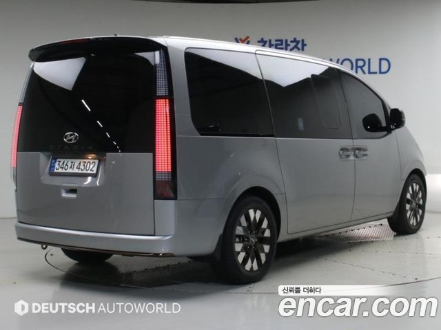 Hyundai Staria 2023 — photo 2