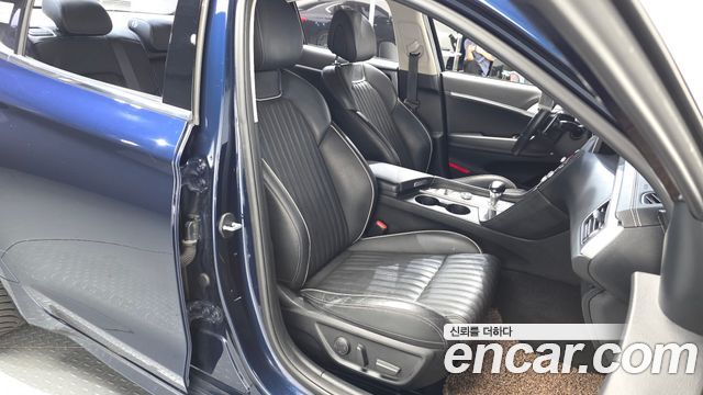 Genesis G70 2019 — photo 16