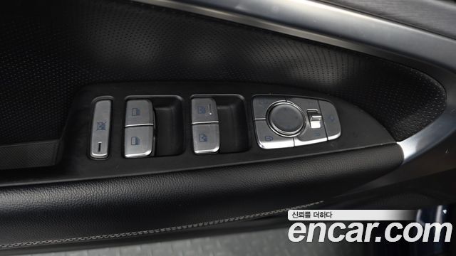 Genesis G70 2019 — photo 28
