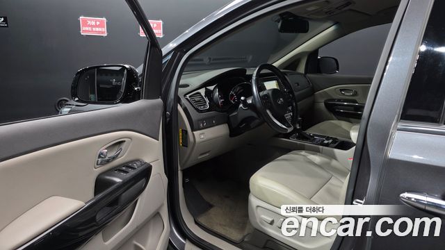 Kia Canival 2018 — photo 13