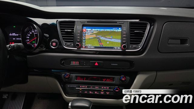 Kia Canival 2018 — photo 20