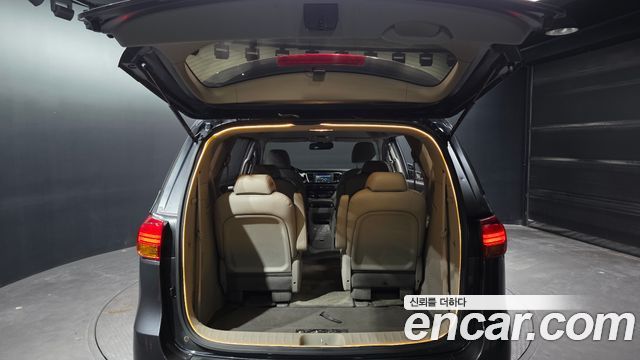 Kia Canival 2018 — photo 26