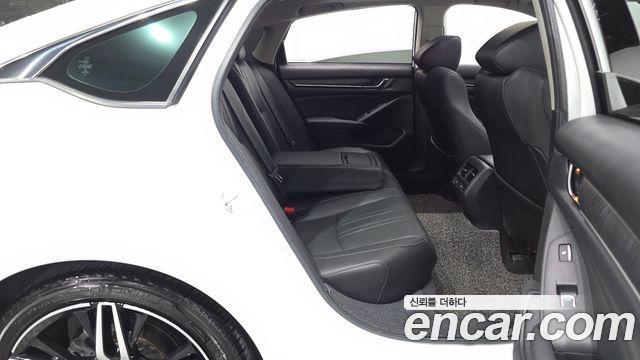 Honda Accord 2022 — photo 17