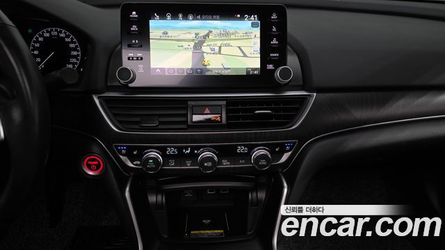 Honda Accord 2022 — photo 19