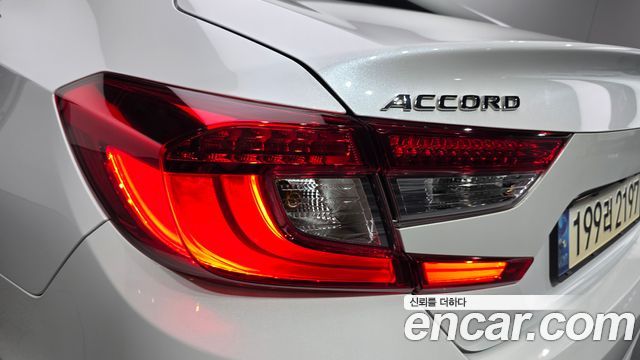 Honda Accord 2022 — photo 9