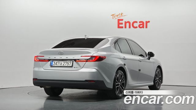 Toyota Camry 2025 — photo 2