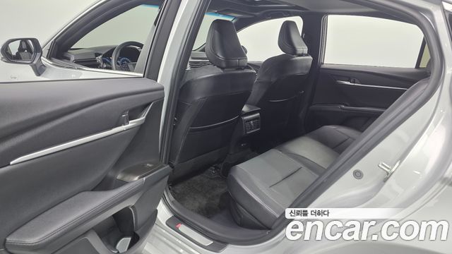 Toyota Camry 2025 — photo 18