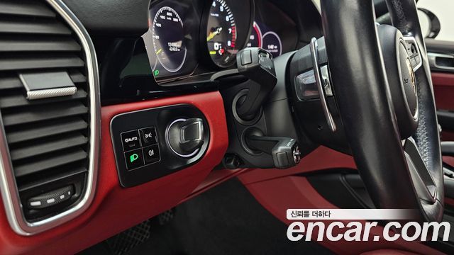 Porsche Cayenne 2020 — photo 23