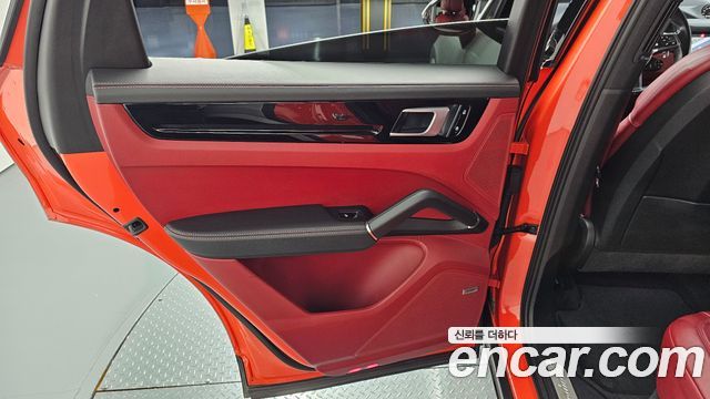 Porsche Cayenne 2020 — photo 15