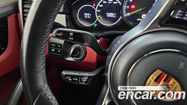 Porsche Cayenne 2020 — photo 27