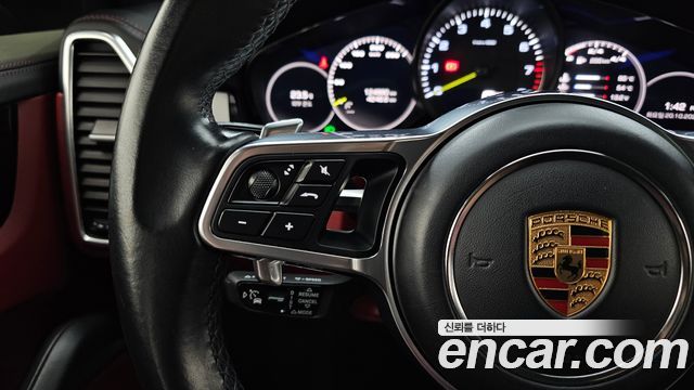 Porsche Cayenne 2020 — photo 31