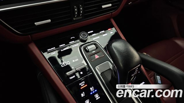 Porsche Cayenne 2020 — photo 33
