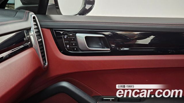 Porsche Cayenne 2020 — photo 35