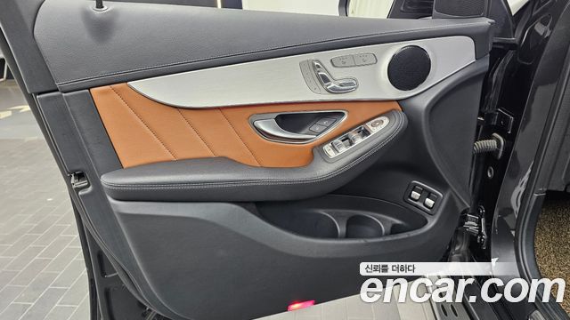 Mercedes-Benz GLC-Class 2022 — photo 14