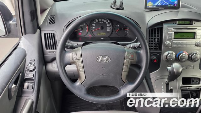 Hyundai Starex 2016 — photo 13
