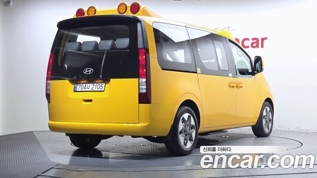 Hyundai Staria 2025 — photo 2