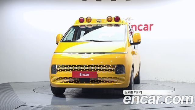 Hyundai Staria 2025 — photo 3