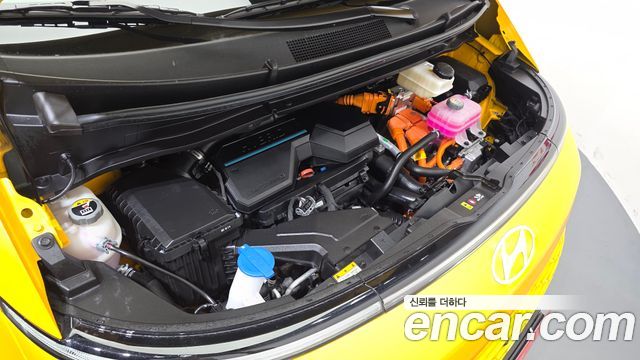 Hyundai Staria 2025 — photo 6