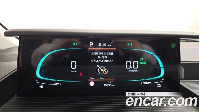 Hyundai Staria 2025 — photo 11