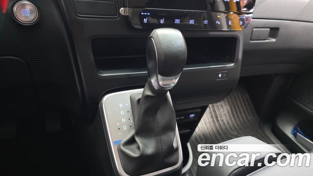 Hyundai Staria 2025 — photo 12